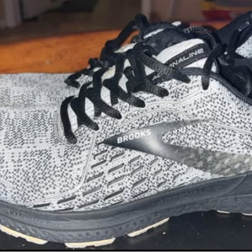 Brooks Men's Black and Gray Athletic Shoes